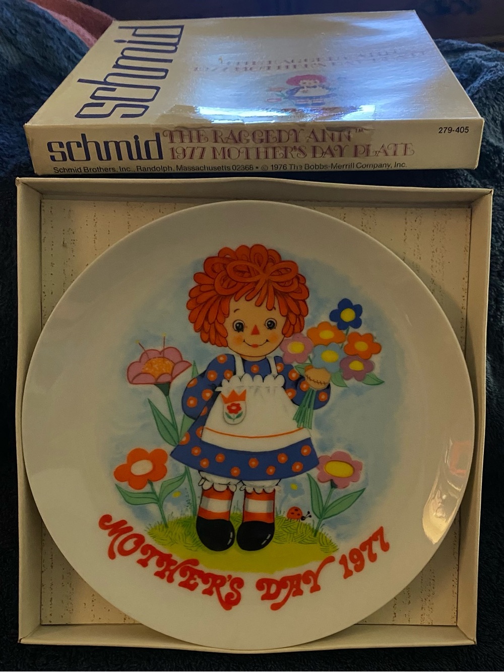 Mother's Day 1977 Raggedy Ann Collectible Plate - White with Multicolor Design